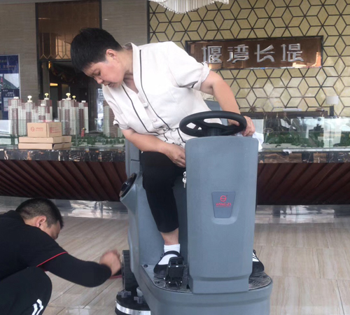 駕駛式洗地機(jī) 駕駛式洗地機(jī)