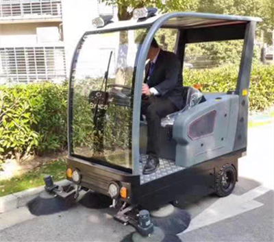 揚子駕駛式掃地機 揚子駕駛式掃地機