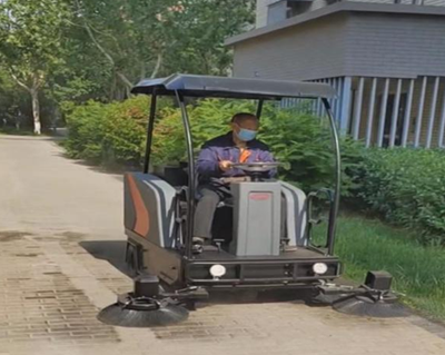 電動(dòng)掃地車 電動(dòng)掃地車