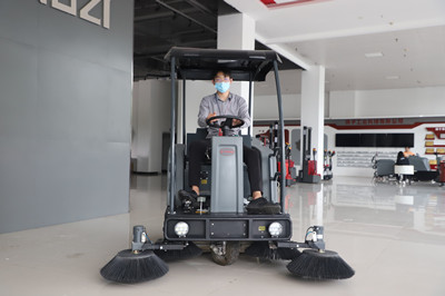 電動(dòng)掃地車 電動(dòng)掃地車